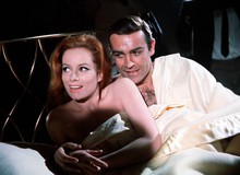 Ngạc nhiên không, James Bond đã ngủ với 46 và hôn 52 người phụ nữ chỉ trong... 20 tập phim đầu
