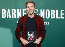 Niềm vui nhân đôi khi vừa cưới vợ xong, kênh Youtube PewDiePie chính thức đạt 100 triệu sub