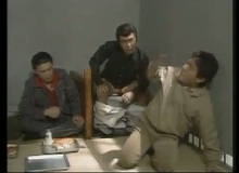 Nỗi thống khổ của tù nhân mới