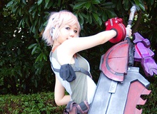 Cosplay nữ hiệp nhỏ nhắn bên thanh kiếm "khổng lồ"