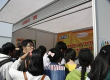 Chen lấn xô đẩy tại gian truyện tranh Festival Cosplay