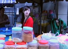 Cư dân mạng sốt với cô gái xinh đẹp bán bánh tráng