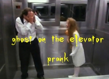 Đứng tim vì bị dọa ma trong thang máy