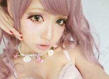 Cô gái có nhan sắc giống hệt búp bê