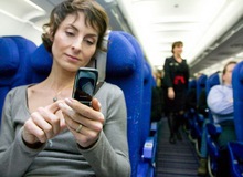 Liệu có nên cấm việc tắt thiết bị công nghệ khi máy bay hạ cánh?