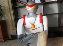 Robot siêu nhân bán mì tại Trung Quốc