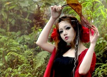 Cosplay mỹ nữ Việt show iPhone giữa... rừng