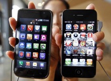 Samsung đòi xem trước iPhone 5, BlackBerry Torch 2 lộ diện