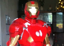 Choáng với bộ cosplay Iron Man tự làm của người Việt