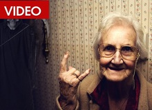 Cụ bà 101 tuổi vẫn lướt Facebook thành thạo