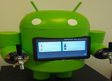 Nhân viên Google sáng chế ra hệ thống pha chế bia mang hình dáng robot Android