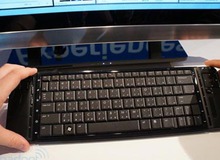 [Computex 2012] Intel giới thiệu bàn phím tích hợp công nghệ sạc pin cực kì ấn tượng