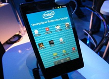 Intel tung smartphone dùng chip Atom – Chính thức khai chiến với ARM