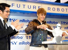 Mỹ ghen vì cơn sốt Justin Bieber quảng cáo cho robot Việt