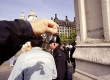 Chụp ảnh theo phong cách "dàn dựng" y như thật