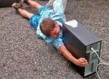 Những fan "cuồng" sống chết cùng máy tính