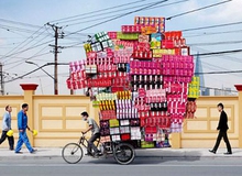 Những núi hàng hoá di động trên đường phố Trung Quốc