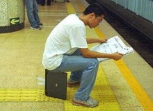 Những kiểu dùng laptop quái chiêu nhất