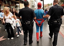 Khi các siêu nhân... bị bắt