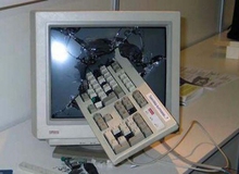 Những trò đùa "bá đạo" nơi công sở