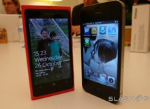 "Lính mới" Nokia Lumia 800 so tài cùng iPhone 4S