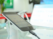 Cảnh người Trung Quốc xếp hàng dài chờ mua Meizu MX