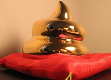 Hãng game lớn nhất thế giới giật giải... cục phân