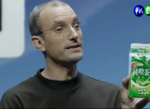 Hết nhái đồ Apple, Trung Quốc lại nhái cả Steve Jobs để quảng cáo... nước giải khát