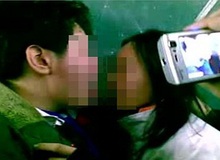 Vì sao không nên hôn nhau nơi công cộng