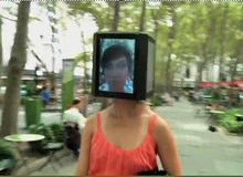 Fan cuồng nhất của Apple: Cô gái đầu iPad 