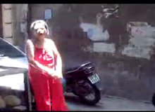 Lại xuất hiện bà già trấn tiền xe ô tô