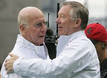 Xem huyền thoại của MU nhảy xì tin cùng các nữ sinh