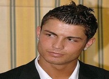 Khi Ronaldo "đá lông nheo" tình tứ với Mourinho 