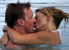 Tai nạn kinh hoàng trong nỗ lực tìm kiếm nụ hôn ngọt ngào ở bãi tắm