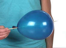 Hướng dẫn trở thành ảo thuật gia, Bài 1: Dùng kim đan xuyên bóng bay không nổ 