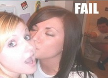 Dở khóc dở cười vì chụp ảnh... không để ý background