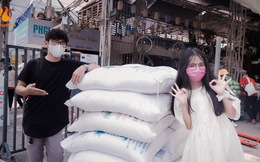 Giữa mùa đại dịch, hot streamer Hường Lulii và những người bạn quyên góp hơn 1 tấn gạo cho cây ATM gạo