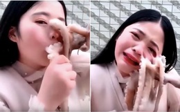 Nữ vlogger thực hiện thử thách ăn bạch tuộc sống, nhưng con bạch tuộc cũng cố ăn lại cô ấy