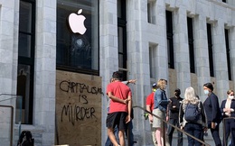 Apple Store trên khắp nước Mỹ thay đổi diện mạo "kín mít" vì sợ bị người biểu tình tấn công