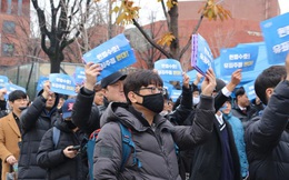 Nam giới Hàn Quốc biểu tình vì bị chê ‘ngắn’, đòi quyền bình đẳng cho cánh mày râu