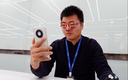 Một cặp kính giấy phá vỡ hệ thống nhận dạng khuôn mặt của 19 điện thoại Android, chỉ chịu thua trước iPhone