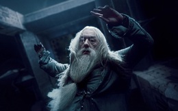 Khoảnh khắc chạnh lòng biến Harry Potter thành kẻ vô ơn: Bỏ quên cụ Dumbledore trong lúc “dầu sôi lửa bỏng”, bảo sao bị fan trách!