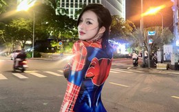 Ngắm màn cosplay Spider-man "khó thở" của hot girl 10X, đi chơi Halloween tự tin nổi bật nhất phố