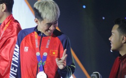 Zoom 'thần thái' của tuyển thủ PUBG Mobile Việt Nam sau khi nhận huy chương