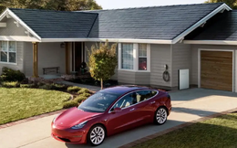 Tesla giới thiệu công nghệ xe điện mới "vừa đi vừa sạc"