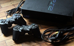 Fan cuồng máy chơi game đổi tên thành... PlayStation 2