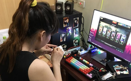 Cô gái Việt chơi lầy, dán ảnh mình lên máy tính chơi game của chồng để khỏi tơ tưởng bồ bịch