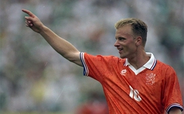 Dennis Bergkamp: Bay cao trong FIFA Online 3