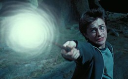 Để kỷ niệm 20 năm ra mắt Harry Potter, Facebook quyết định đổi màu tên những từ khóa liên quan đến trường Hogwarts