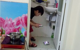 Chồng nghiện game đem cả điện thoại vào toilet, vợ chụp ảnh "bêu" lên mạng xã hội